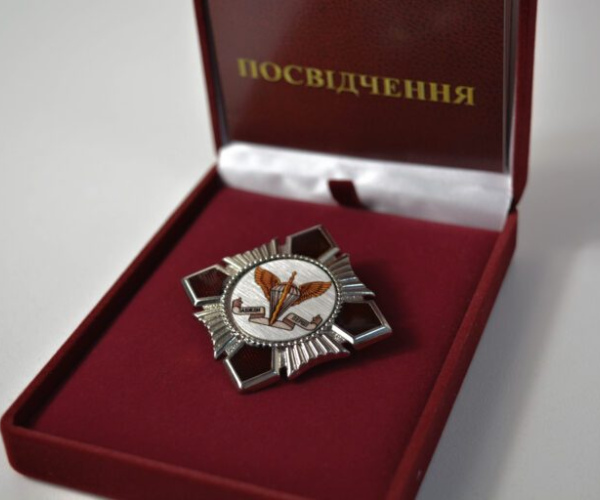 Комплект нагрудний знак десантно штурмові війська футляр та посвідчення з картону